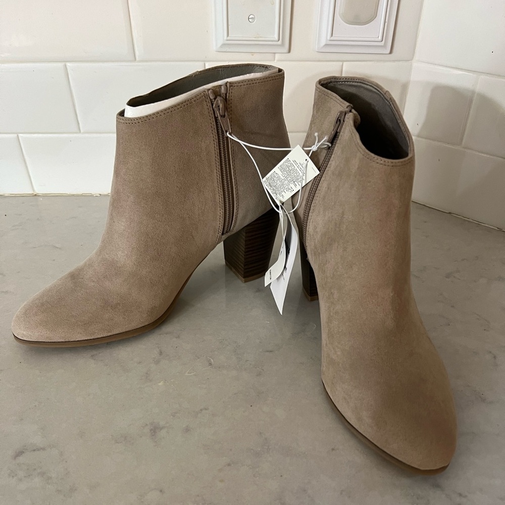 Old Navy Suede Booties Size 11 - Beige new with tags